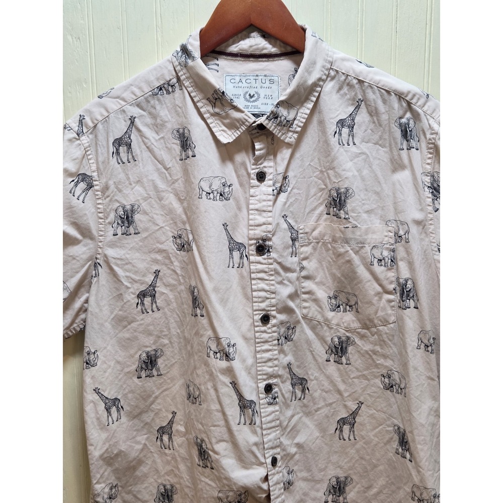 Cactus Shirt Mens XL Beige Animal Print Short Sleeve Button Up Safari‎ Casual